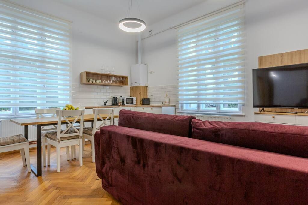 Apartamento Gb4 By Rentable Braşov Exterior foto